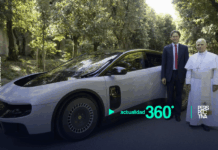 El papa León XIV conoce el primer modelo totalmente eléctrico de Ferrari