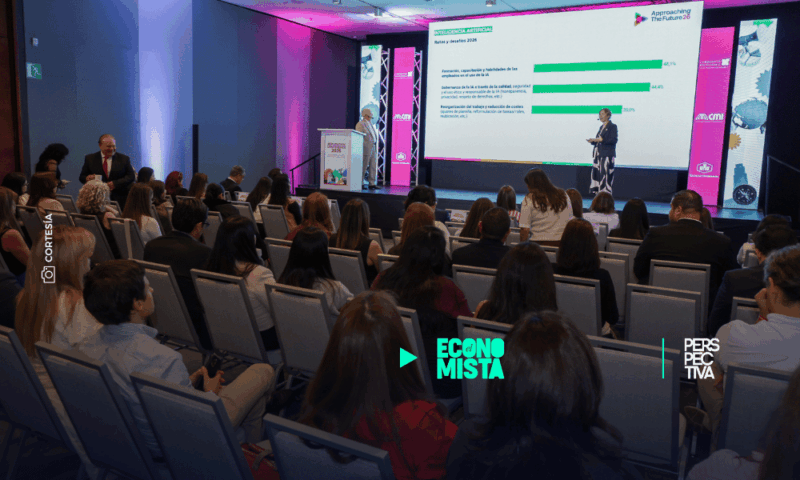 Líderes empresariales y expertos durante la presentación del informe Approaching the Future 2026 en el Reputation Conference Latam en Guatemala.