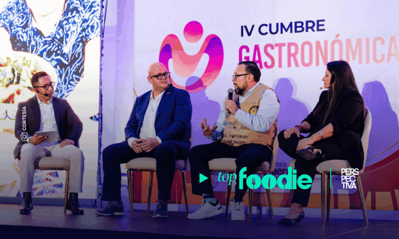 Participantes y líderes gremiales durante las conferencias de la IV Cumbre Gastronómica de Guatemala.
