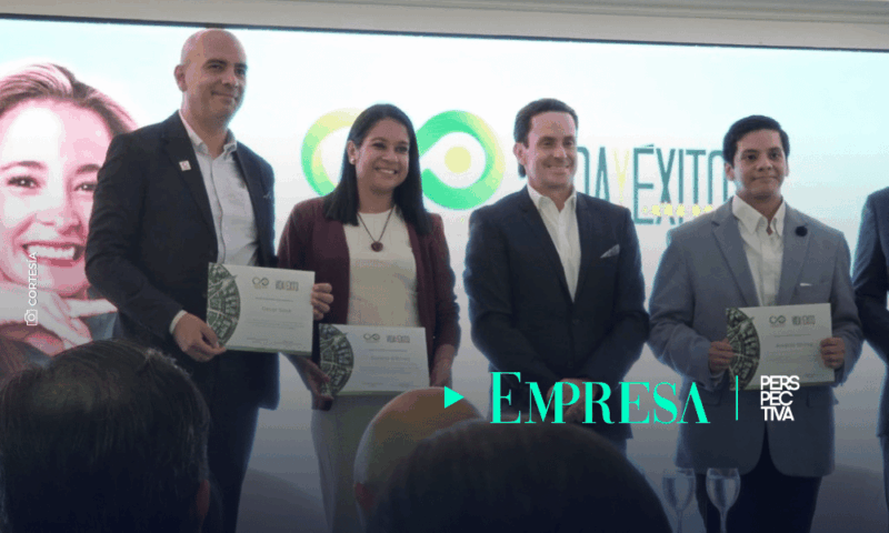 "Surany Gómez, Especialista en Comunicación Corporativa y Gestión Social de Cementos Progreso, durante su participación en el Foro Sostenibilidad Panamá 2026."