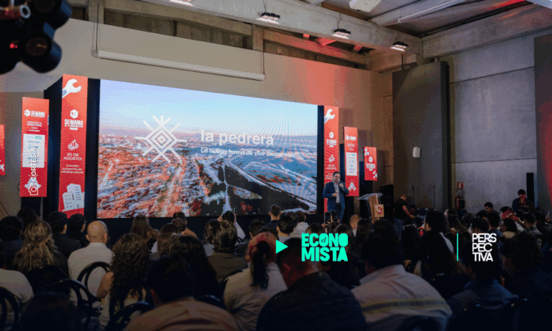 Jurado y ganadores del Buildathon 2026 durante el cierre de la Semana de la Construcción en la CGIC