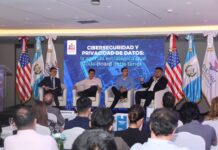 Ciberseguridad y privacidad de datos: la agenda estratégica para las juntas directivas Waleska Sterkel, Directora Ejecutiva de AmCham Guatemala, junto a los panelistas del foro sobre ciberseguridad y privacidad de datos.
