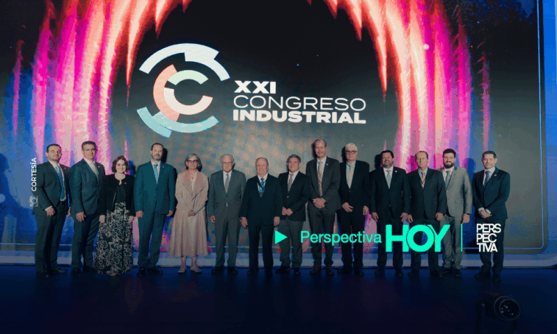 Álvaro Castillo Monge recibe el Galardón Industrial Distinguido durante la clausura del XXI Congreso Industrial de la CIG.