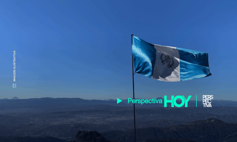 Familias y ciudadanos disfrutando de las actividades cívicas y gastronómicas en la Ciudad de Guatemala durante el 15 de septiembre.