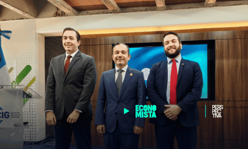 Representantes de CIG y GREMAB durante el anuncio oficial de la sexta edición del Foro de la Industria de Alimentos y Bebidas en Guatemala