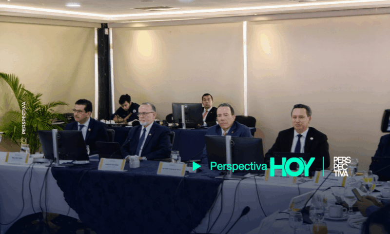 Álvaro González Ricci durante la presentación de las estimaciones macroeconómicas de cierre de 2026 y perspectivas 2027 del Banco de Guatemala.