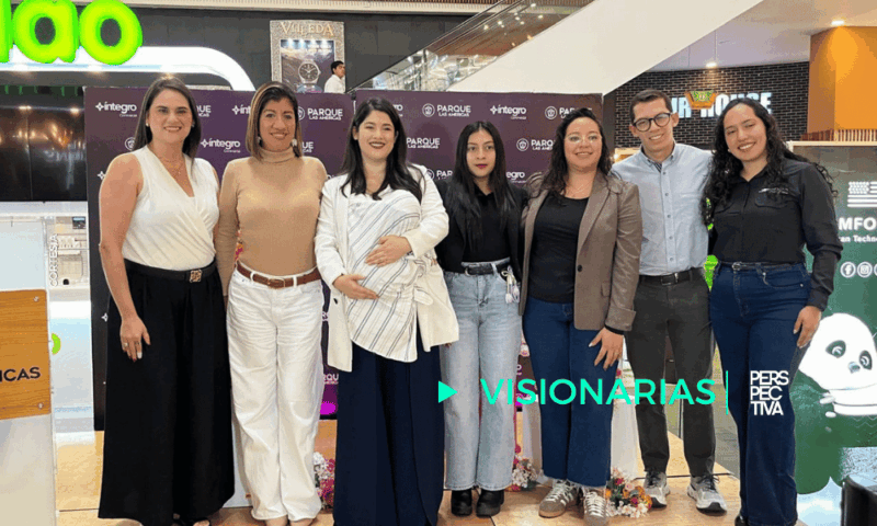 "Participantes durante las actividades de conexión y bienestar en el marco de la comunidad WOMO en la Ciudad de Guatemala."