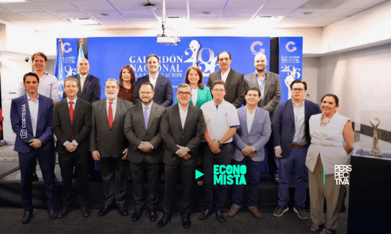 "Integrantes del Comité Organizador de AGEXPORT durante la presentación oficial de los 12 finalistas al Galardón Nacional a la Exportación 2026."
