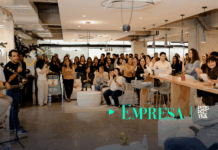 ÍNTEGRO es premiada en los Dragon Awards of Happiness por su cultura y bienestar laboral Colaboradores y directivos de ÍNTEGRO durante la jornada de celebración por las distinciones obtenidas en cultura laboral y equidad de género."